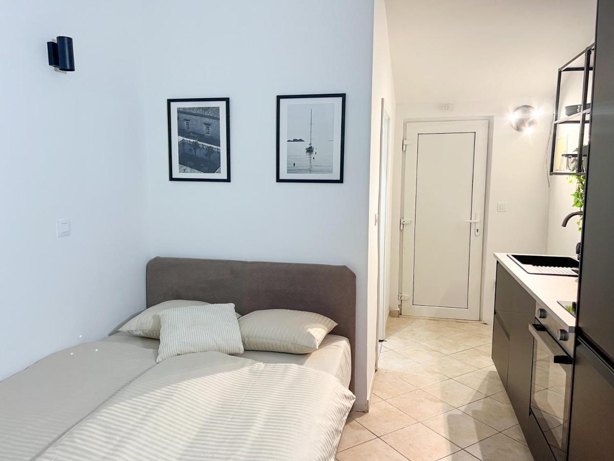 Apartament Black N' White *